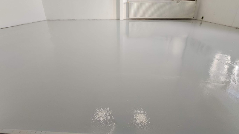 ESD poliuretán fedőbevonat kivitelezése